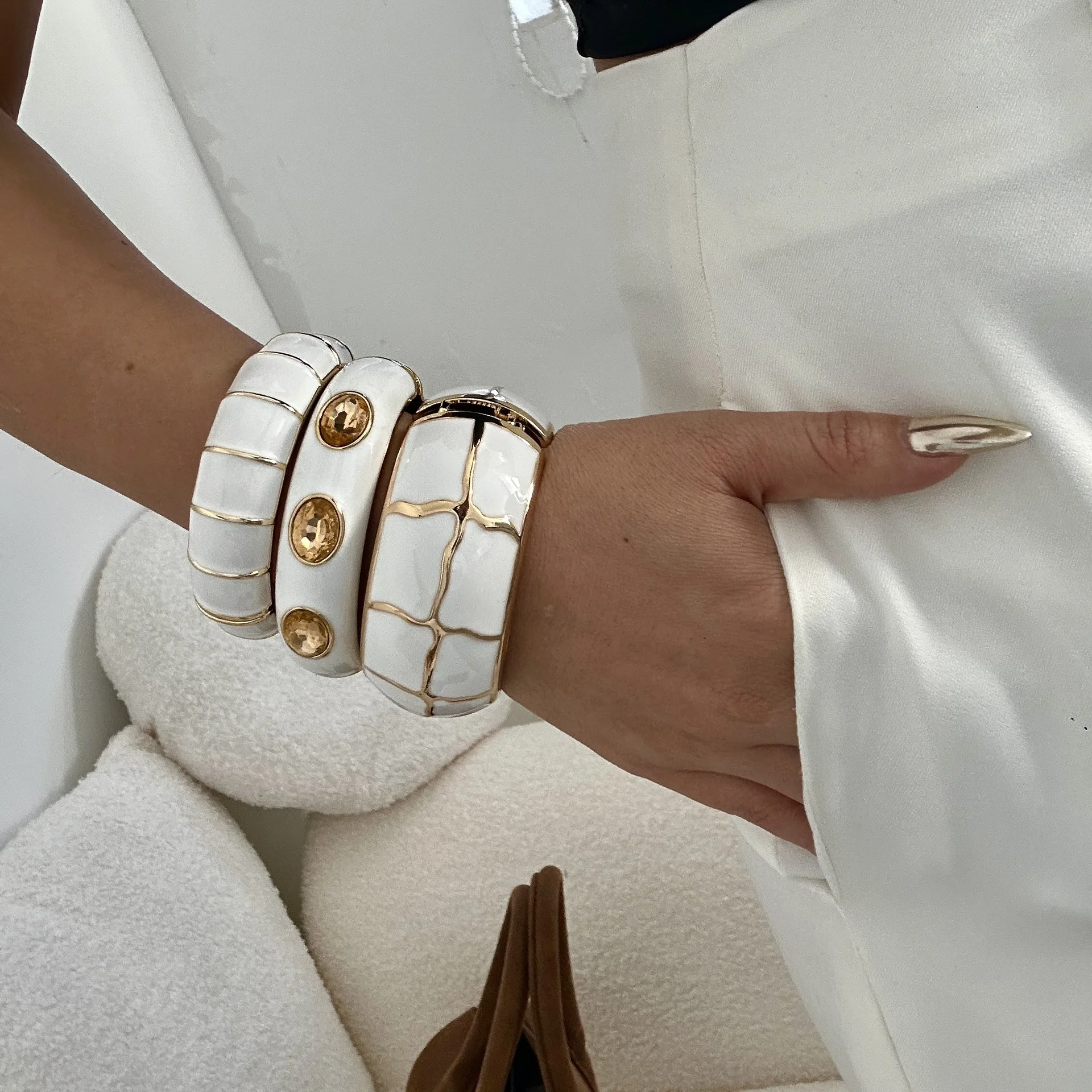 HUANZHI Vintage Exaggerated White Drip Oil Irregular Grid Water Rhinestone Geometric Wide Bracelet Chunky Cuff Bangle Jewelry