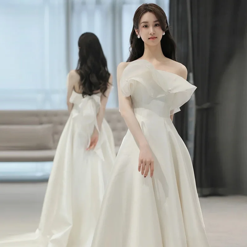 프랑스 새틴 끈이 없는 가벼운 웨딩 드레스 간단한 약혼 드레스 연꽃 잎 칼라 환영 드레스 흰색 정장 드레스 맞춤형