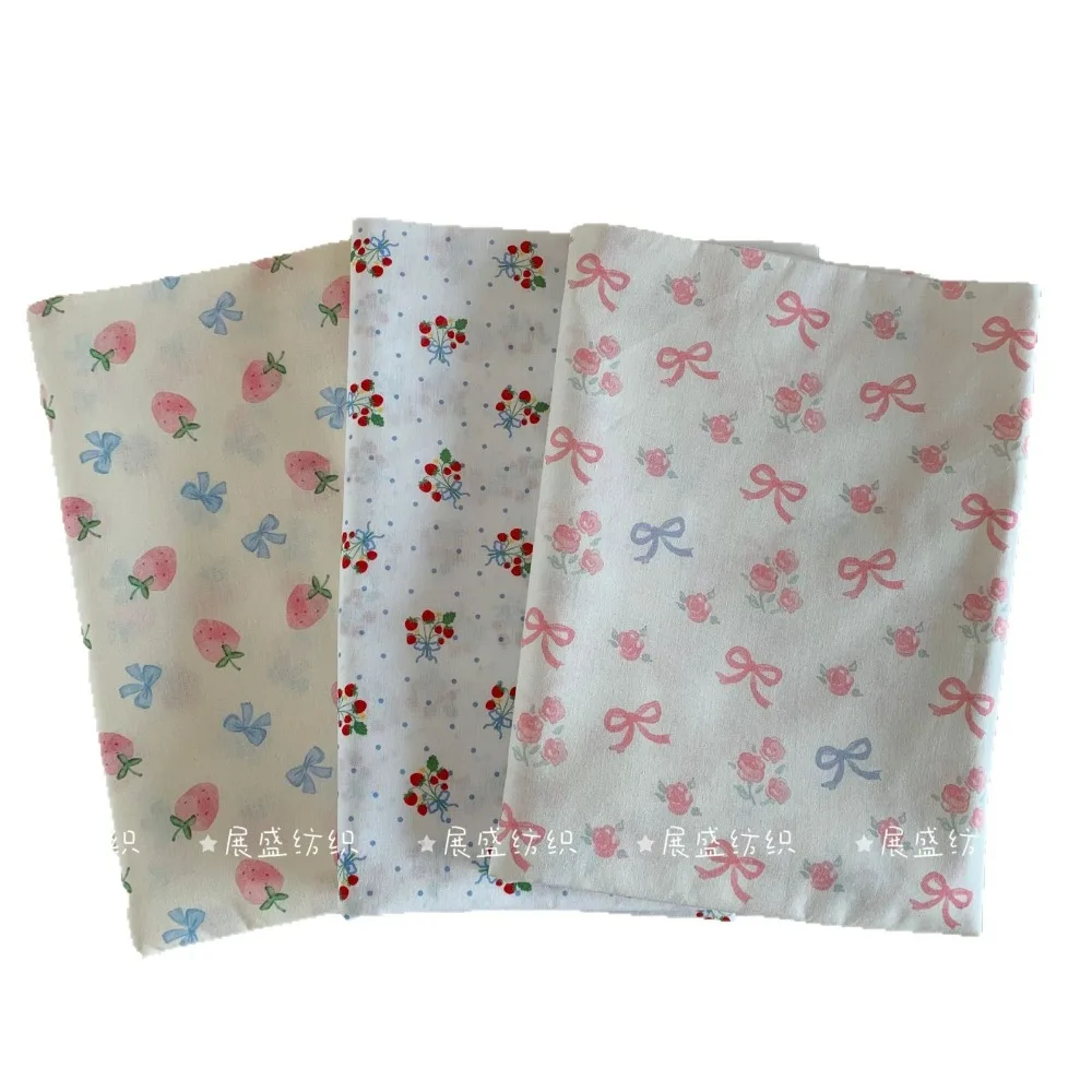 ผ้าฝ้ายพิมพ์ลายสตรอว์เบอร์รีและดอกไม้ ขนาด 140x50 ซม. 40s สำหรับทำที่คาดผม DIY, เสื้อผ้าสัตว์เลี้ยง, เสื้อผ้าเด็ก และผ้าสำหรับชุดนอน