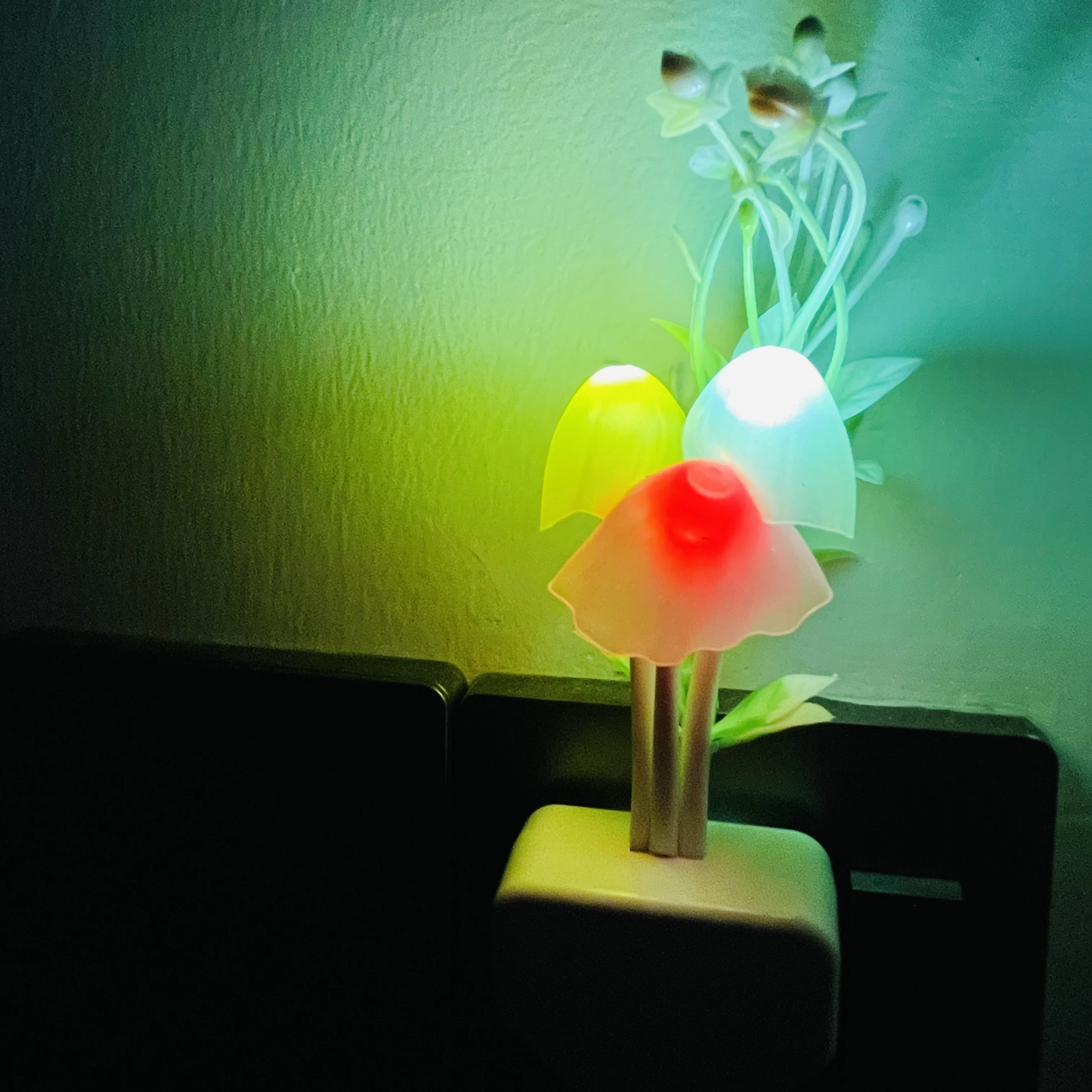 LEZOE LED Lamp Night Light Sensor Light 7 colori Cute Mushroom Light Nightlights per camera da letto/bagno/corridoio/armadio/cucina