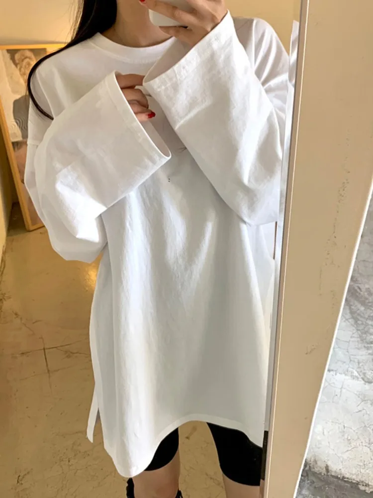 

Шикарная круглая свободная повседневная универсальная белая футболка с разрезом на плечах, женская весна-осень-зима, удобная длинная...