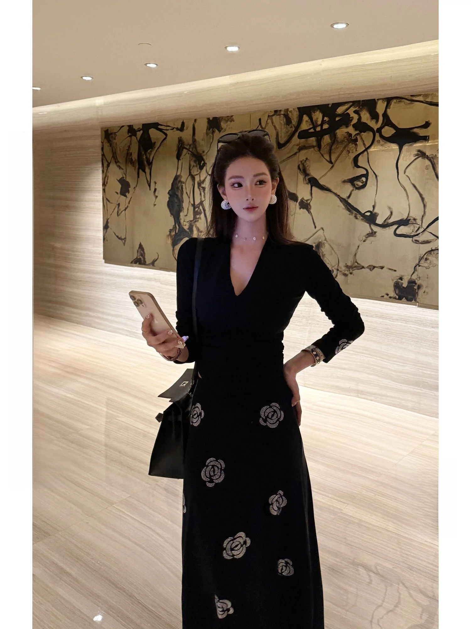 

New Dadada Dark Rose Tea Rose Rhinestone Knitted Set Women's Elegant Two-Piece Spring Fashion Ensemble Straight Cut Long Sleeve