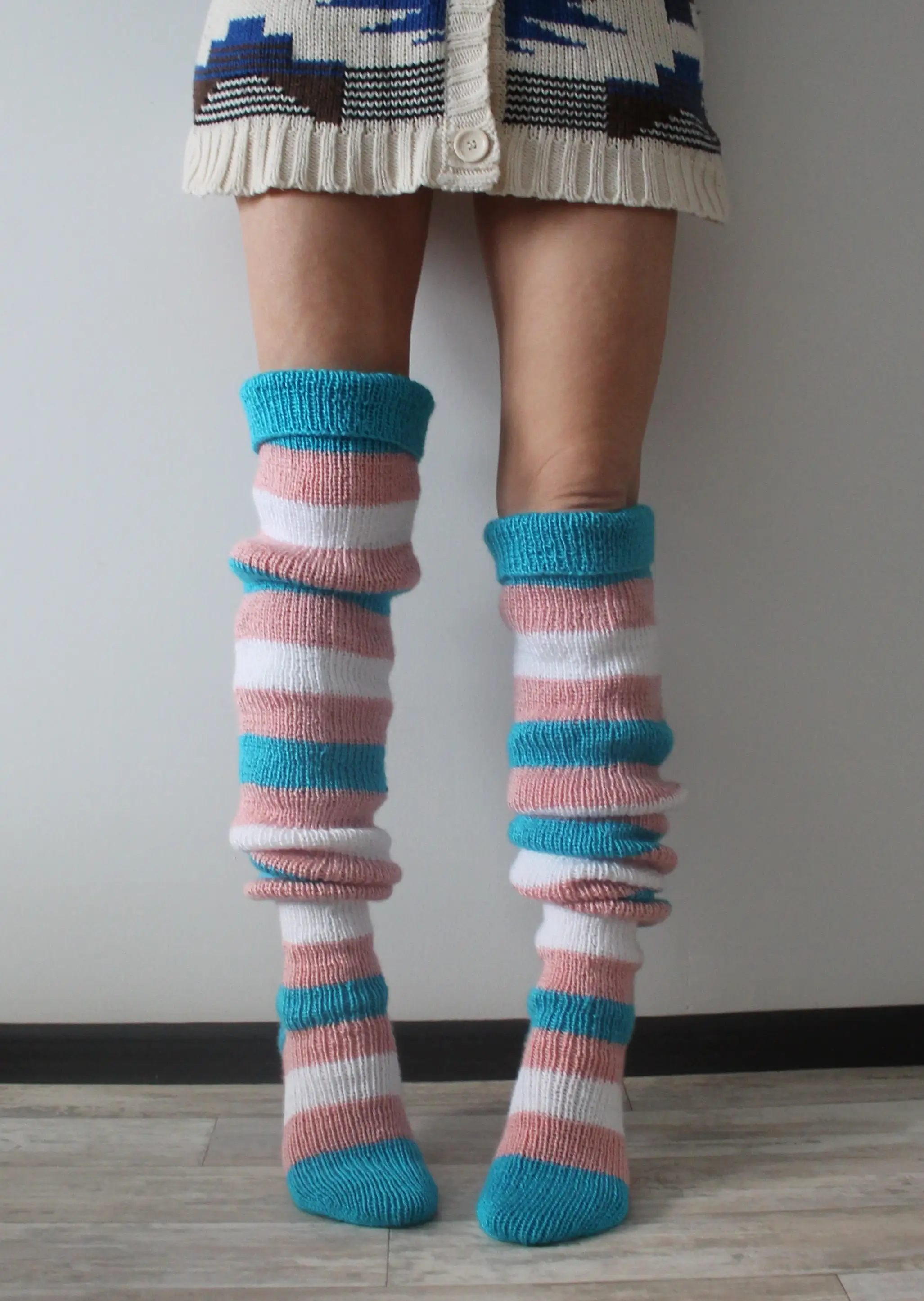 

Женские вязаные чулки для взрослых женщин осень-зима досуг стиль смешанных цветов полосатые гольфы длинные чулки Горячая Распродажа