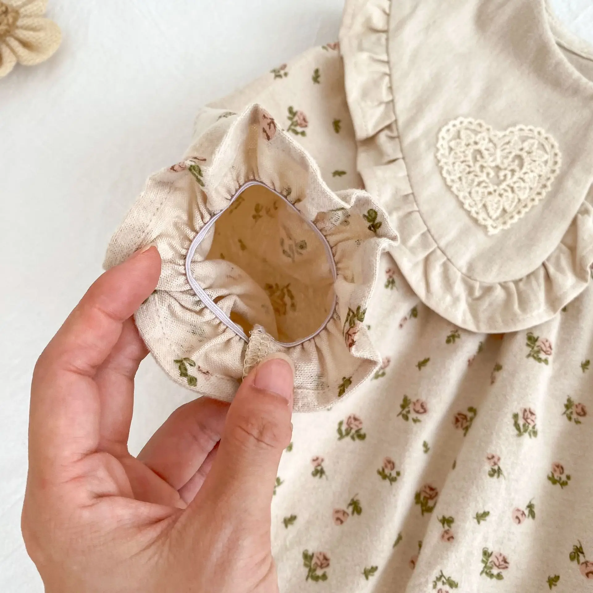 2026 Neue Frühjahrskollektion 0-24M Baby Mädchen Herz-Bodys Langarm Baumwolle Bedruckt Neugeborene Baby Mädchen Strampler Baby Mädchen Kleidung – Detail 15