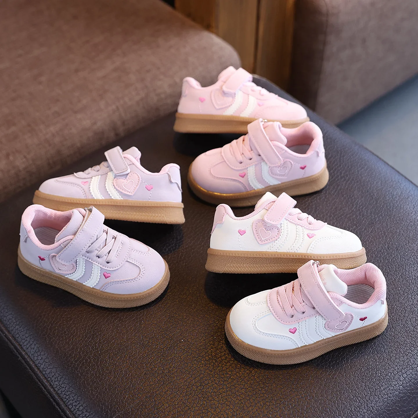 2026 Children's Casual Sneakers Four Seasons Beige Love Girls Toddler Shoes Fashion Hundred Kids De Training Shoes Board Shoes