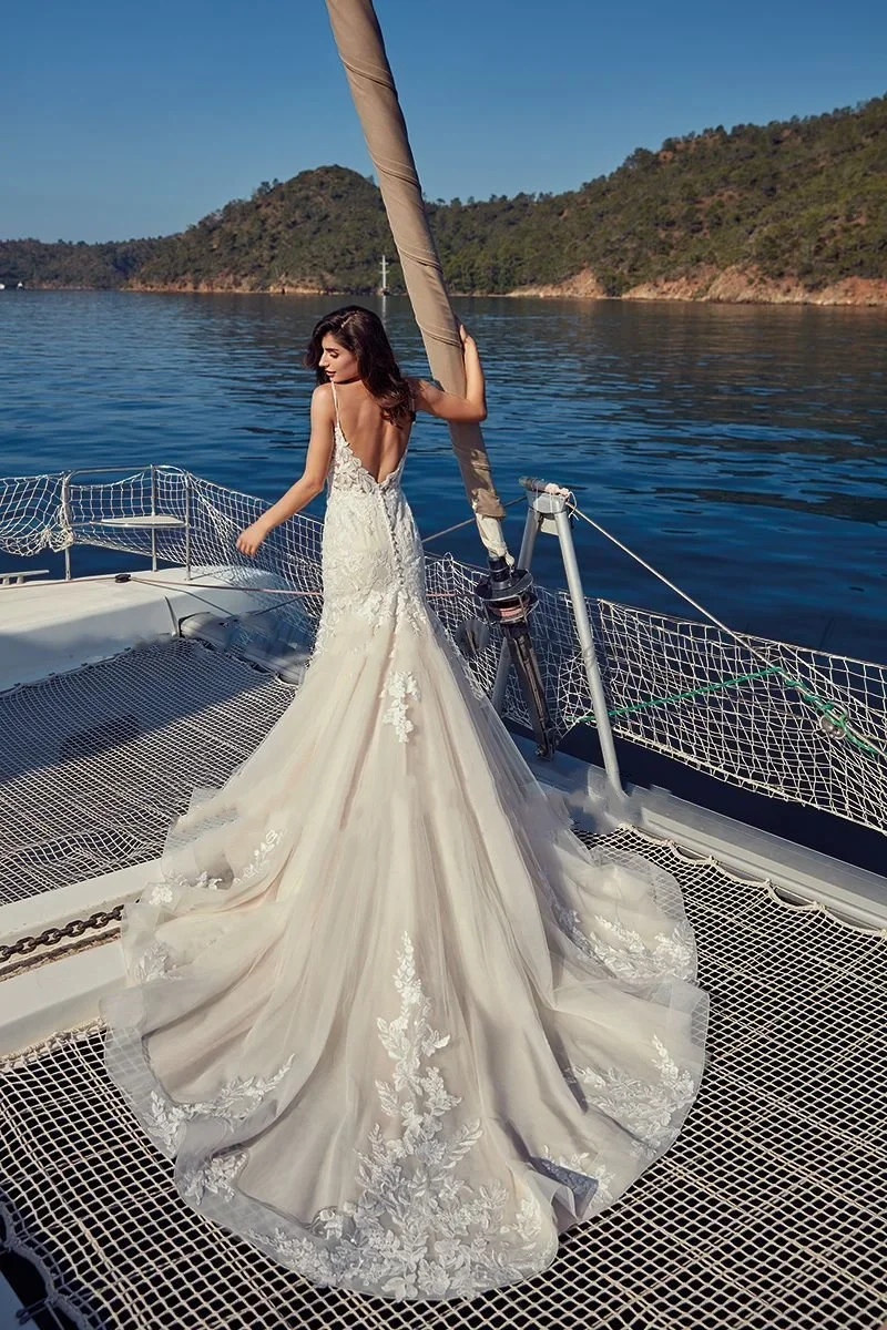 Gaun pernikahan tali bahu tipis menawan, Decal renda tanpa lengan gaun pengantin Bohemian Backless kustomisasi