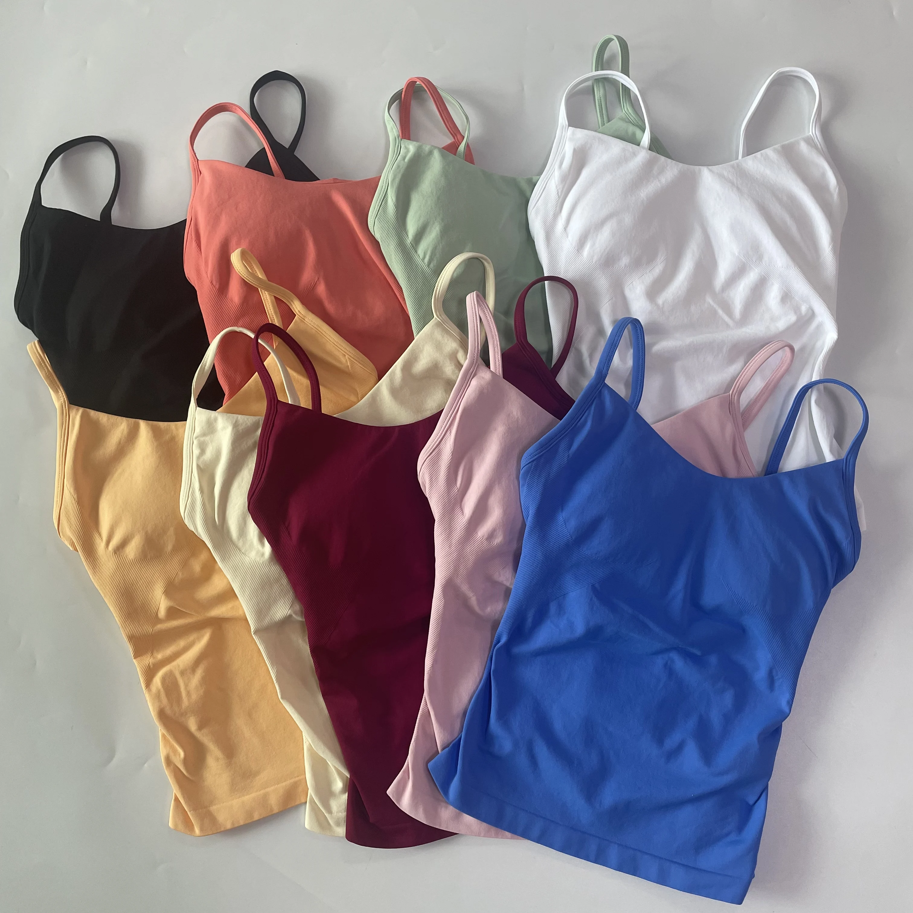 Pericic Damen-Top mit Rundhalsausschnitt, nahtloses, langes Sport-Top, Fitness- und Yoga-Oberteil mit integrierten BH-Einlagen, Lauf- und Trainingskleidung, Tanktop. – Detail 3