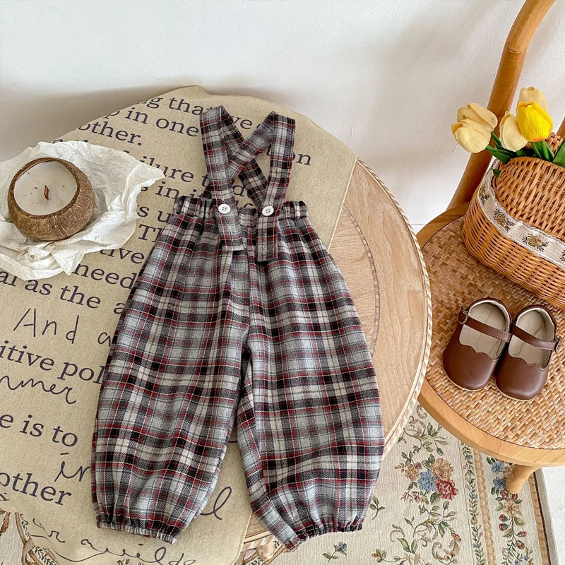 New autumn baby clothing, 0-3 year old girls plaid fashion versatile shoulder strap pants