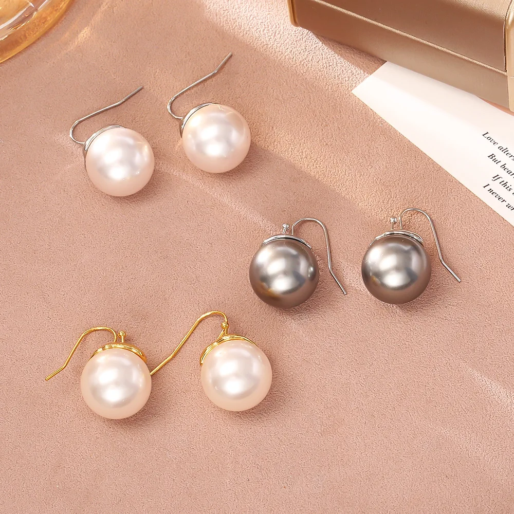 

Fashionable, exquisite and high-end glass bead ear hooks, niche light luxury earrings, simple temperament and versatile earrings
