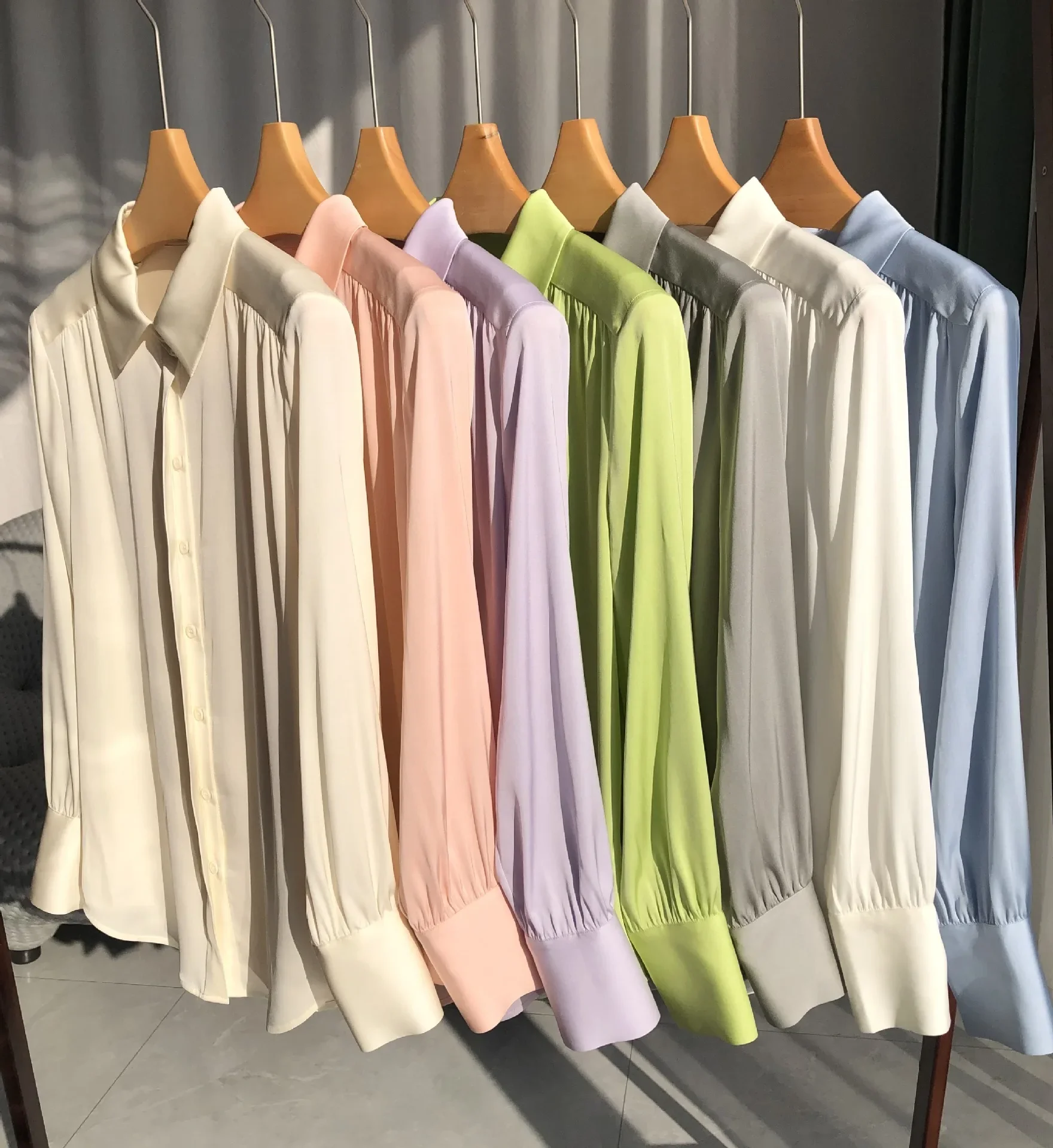 

Minimalist Women's 100% Silk Shirt Elegant Smooth Long Sleeve Blouse Business Casual Shirts Comfy Everyday Blouse Essential Top