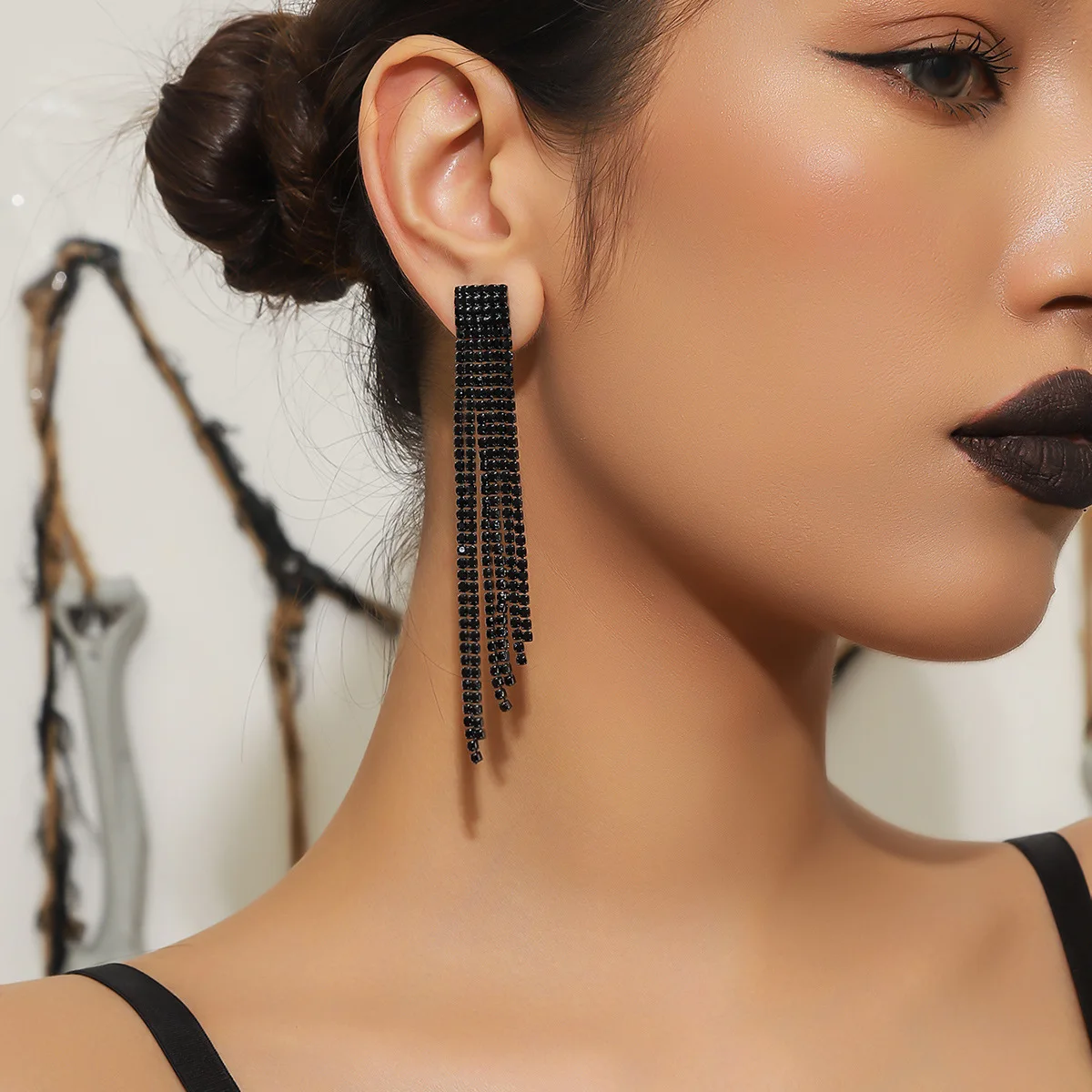 Pendientes largos con flecos y borde biselado de seis líneas, negros, electroforéticos, que no se decoloran, pendientes de moda para mujer con pedrería.