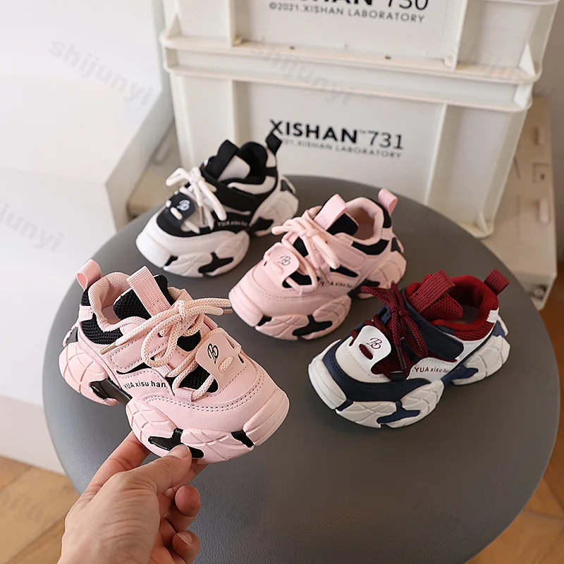 

Повседневная обувь с низким берцем и толстой подошвой для девочек, осень 202, детская мода, универсальные удобные нескользящие массивные кроссовки