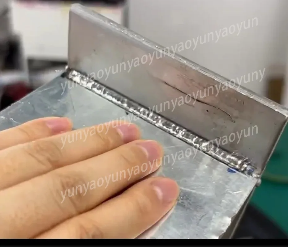 Handheld Laser Welder for Plumbing Parts and Pipe Welding with Air Cooling System and Easy Operation Feature