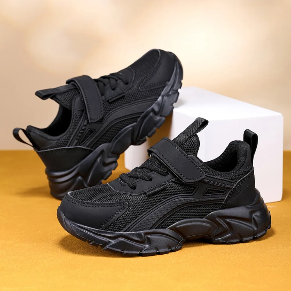 

Boys' casual walking shoes, anti slip girls' campus running shoes, lightweight children's black breathable mesh sports shoes.