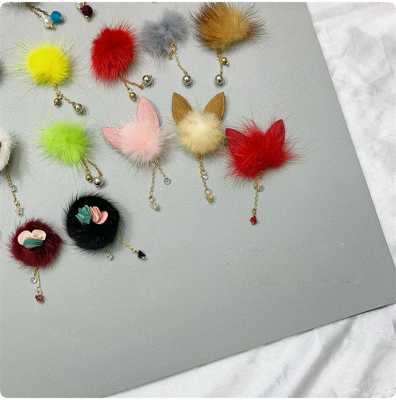 ネイル用磁気ポンポン10個、冬をテーマにした取り外し可能なファジーボールチャーム、プレスオンネイルDIYマニキュア用