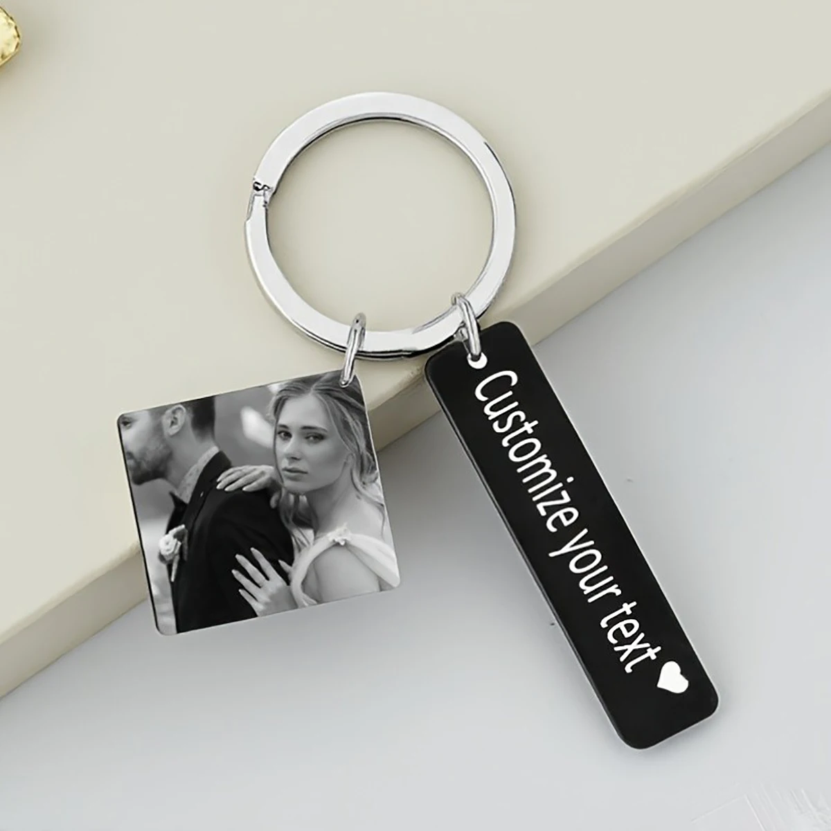 Custom Engraved Stainless Steel Round Photo Name Keychain Personalized Home Key Ring Valentine's Day Gift for Women