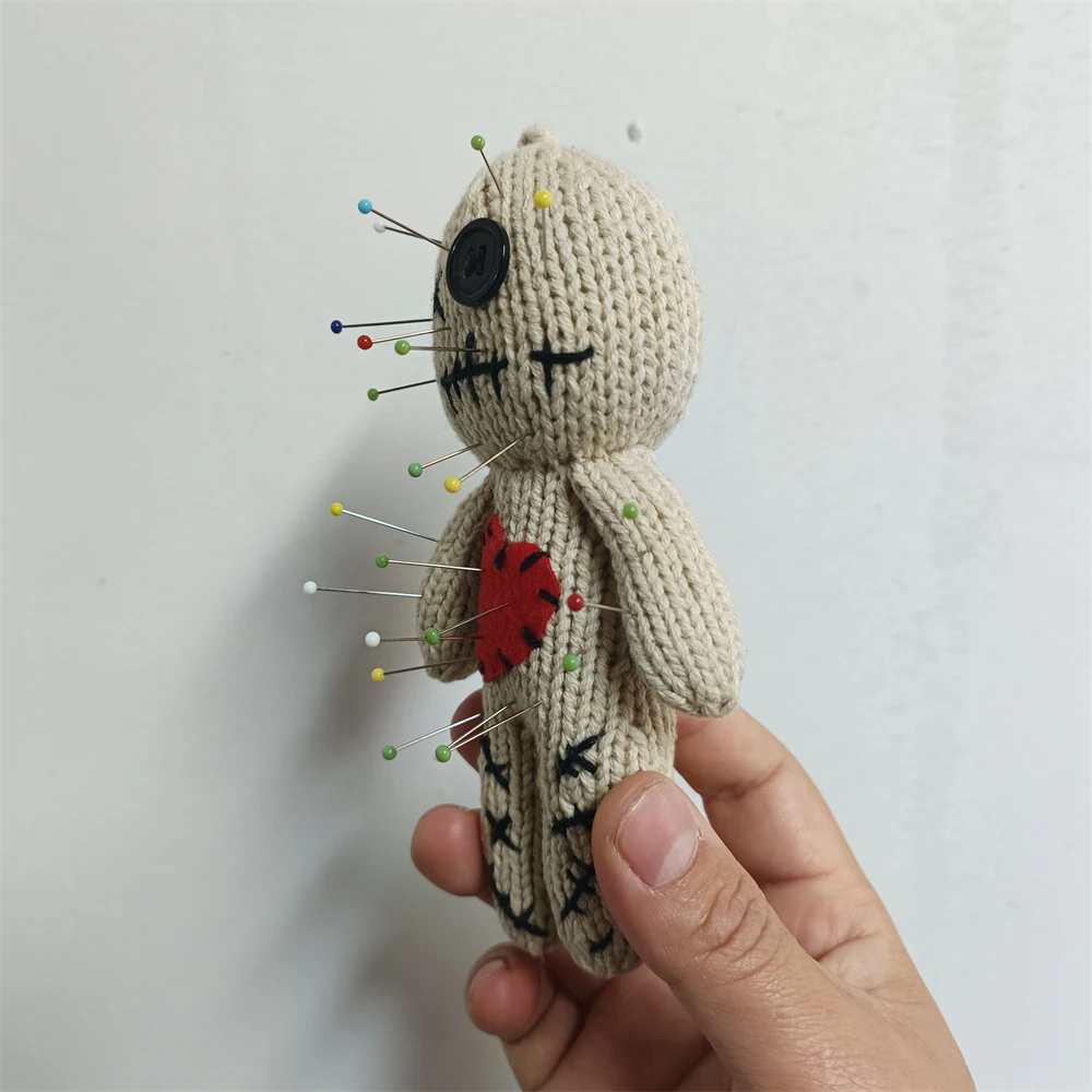 1-10 Stück Handgefertigte Gestrickte Voodoo-Puppe mit Bunten Pins Gruselige Halloween-Dekoration & Neuartiges Gruseliges Geschenk für Erwachsene Party-Requisite – Detail 8