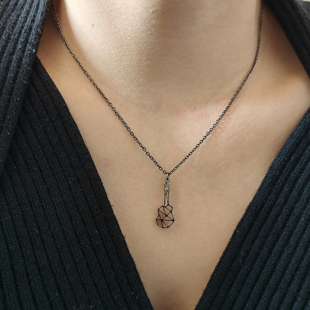 

Simple line guitar hollow gold-plated stainless steel pendant, waterproof and non-fading women's necklace, wedding party gift