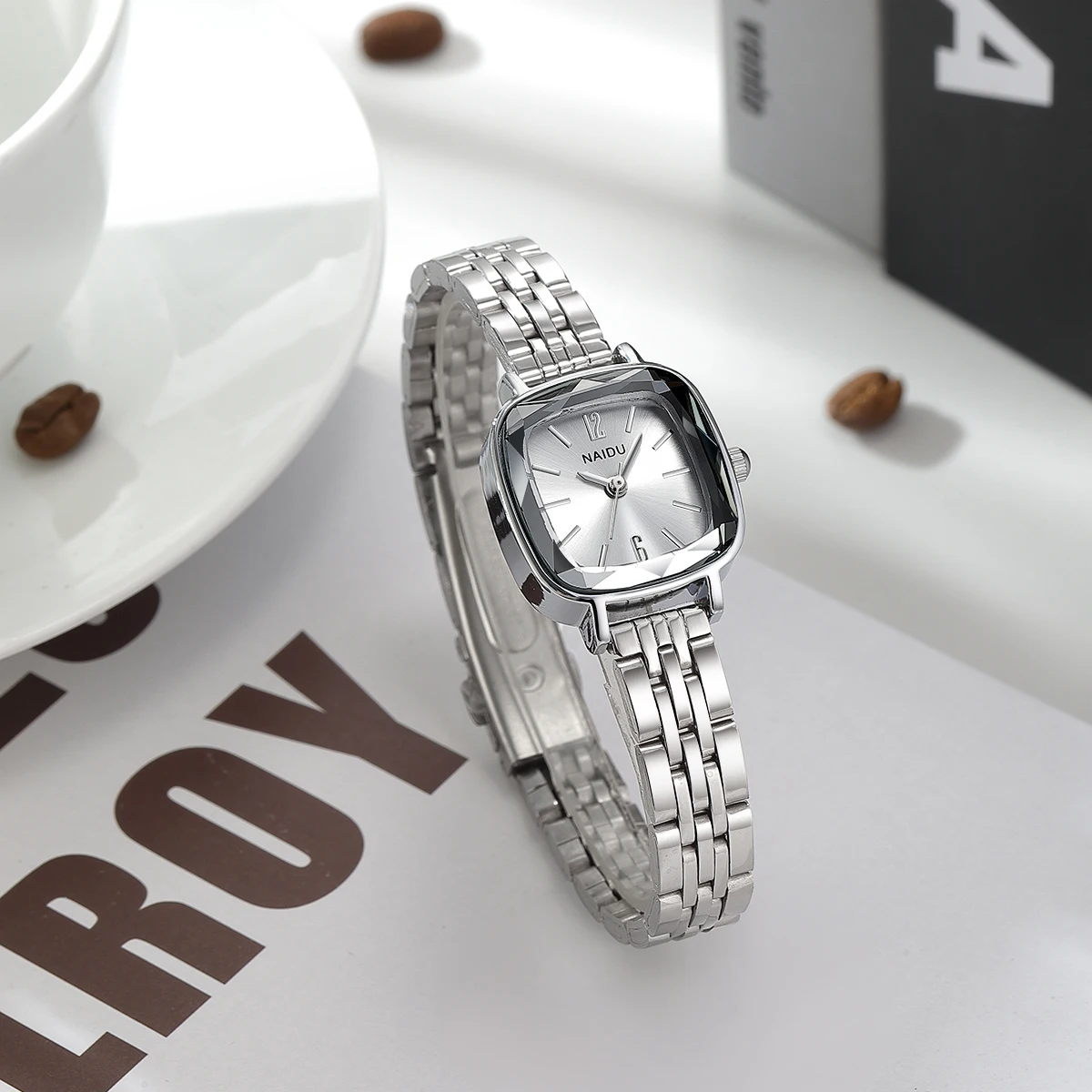 Fashionable, Casual, Simple and Versatile Stainless Steel Strap Quartz Watch for Women