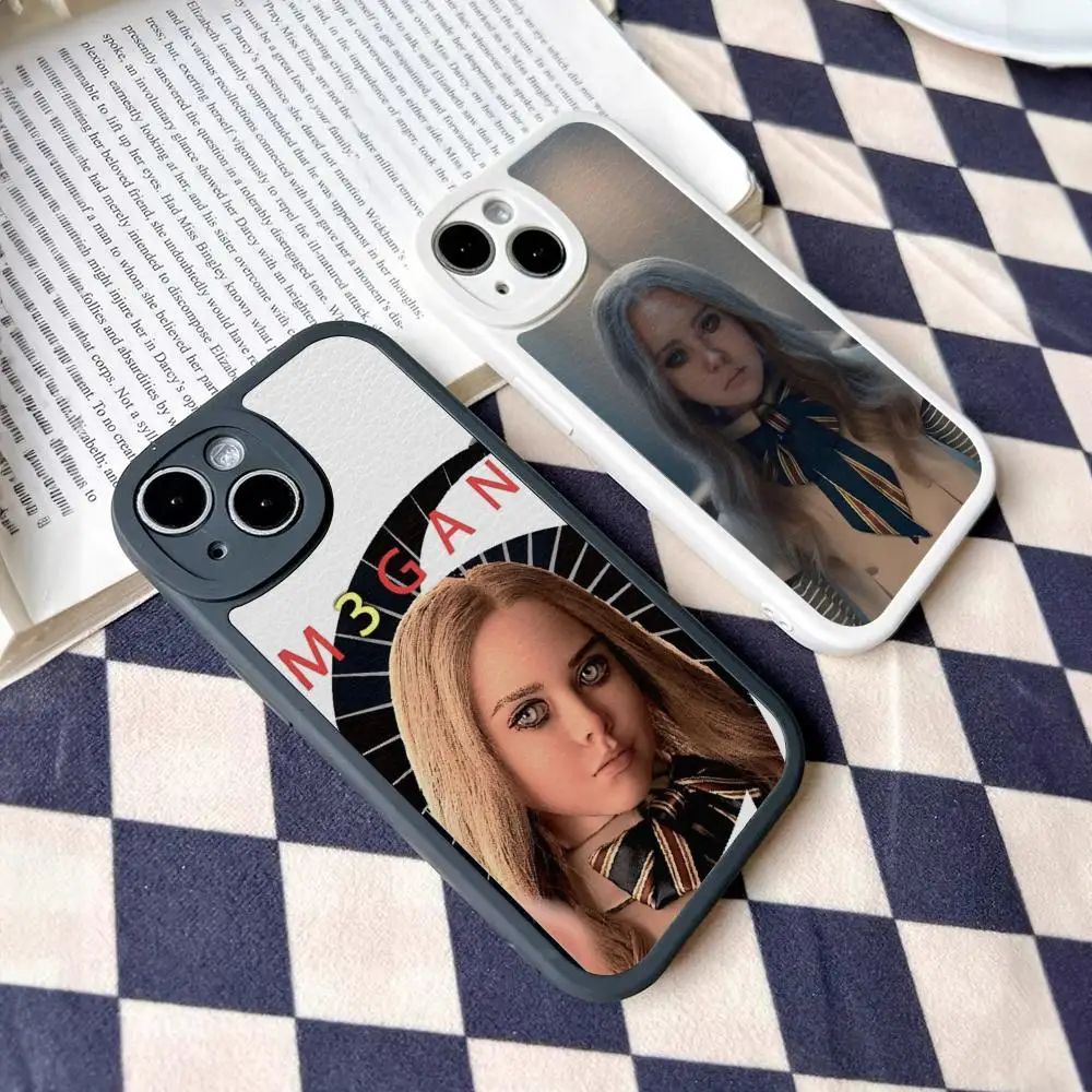 ميغان رسم دمية M3GAN جراب هاتف آيفون 16 15 14 13 برو ماكس 12 11 Mini X Xr Xs 7 8 Puls Cover