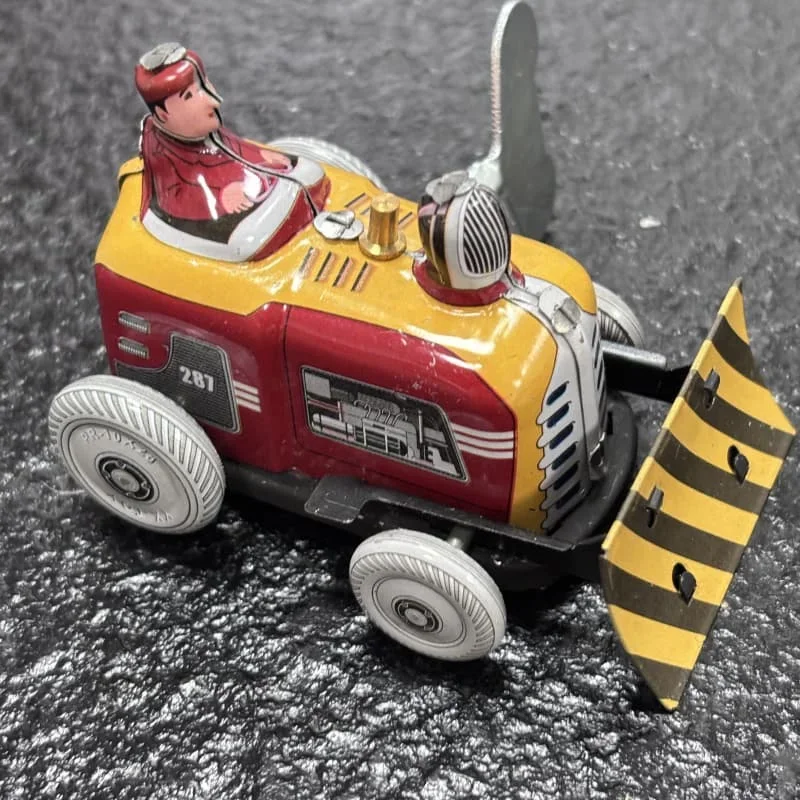 [Funny] Classic collection Retro Clockwork Wind up Metal Walking Tin bulldozer robot recall Mechanical toy kids christmas gift