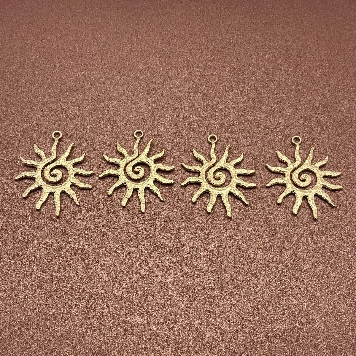 5 Pieces of Spiral Sun Pendants with Top Hanging Holes, Multi-Pointed Hammered Spiral Center Sun Pendant Outline, Suitable for DIY Bracelets, Necklaces, Earrings, and Handmade Weaving Accessories