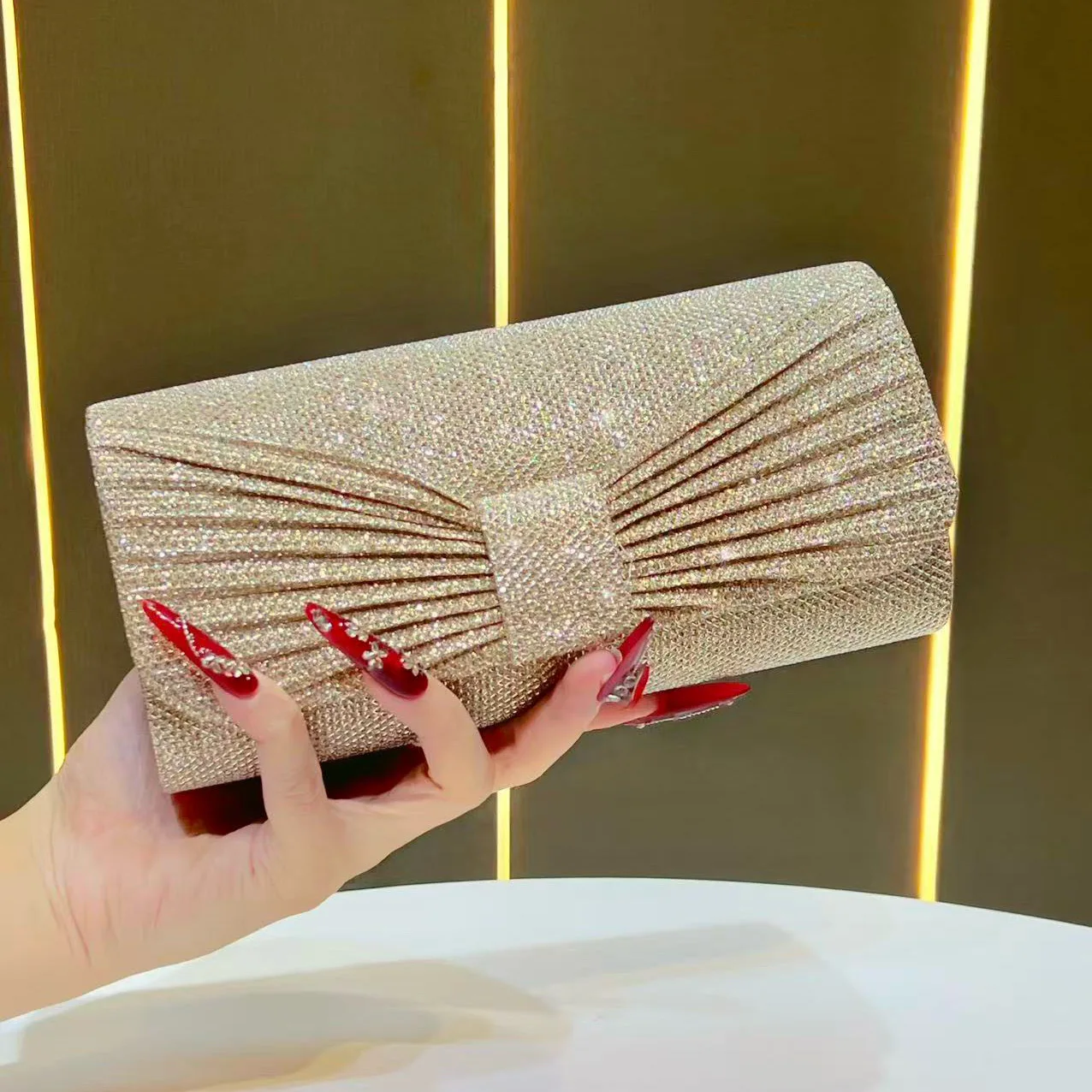 

New Fashion Banquet Button Bag Shining Handheld Long Cluth Bag Women's Chain Shoulder Mini Bags Celebrity Dress Cheongsam Bag