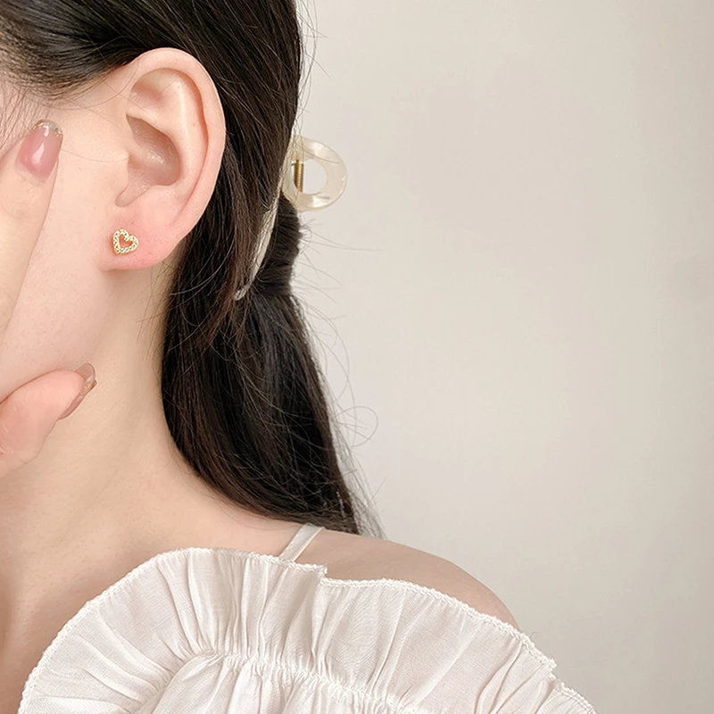 1Pair Zircon Hollow Sparkling Heart Stud Earring Ear Cartilage Piercing For Women Girl Minimalist Jewelry Party Birthday Gift