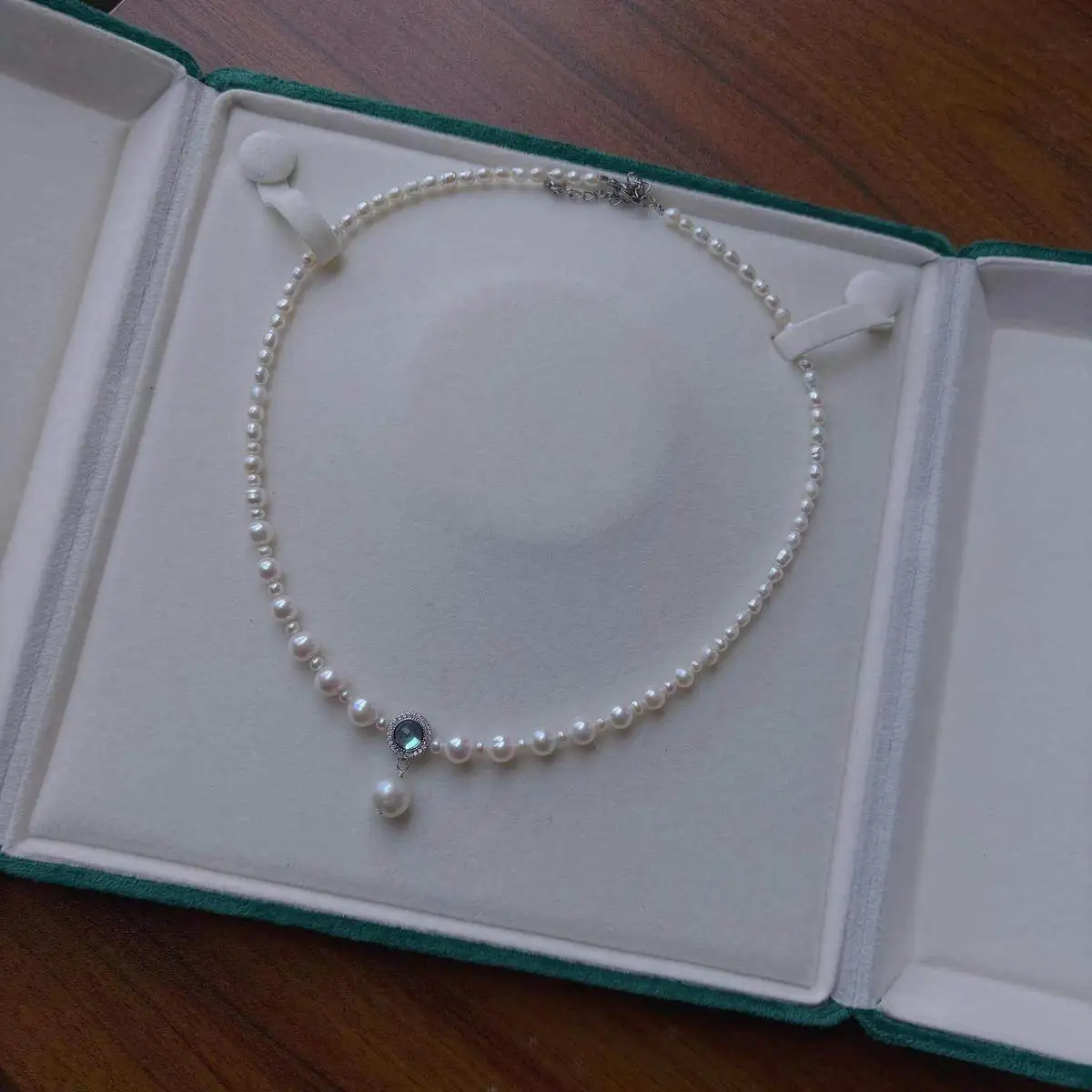 Elegant - Fashionable Natural Pearl Necklace/Length 40-5cm