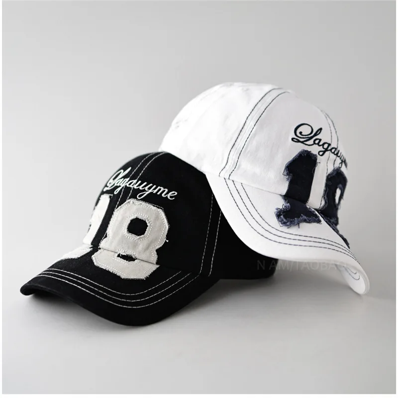 

The new patch digital topstitch baseball cap is a fashionable and versatile American street cap