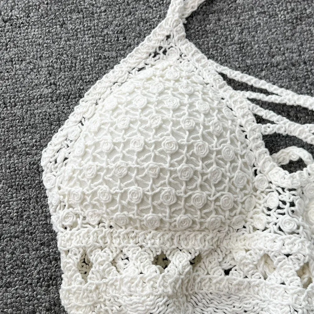 Neues Polyester-Strandoutfit: Hochtailliertes, gestricktes Neckholder-Top mit weitem Bein und kurzer Hose für den Urlaub am Meer – perfekt für Fotoshootings – Detail 10