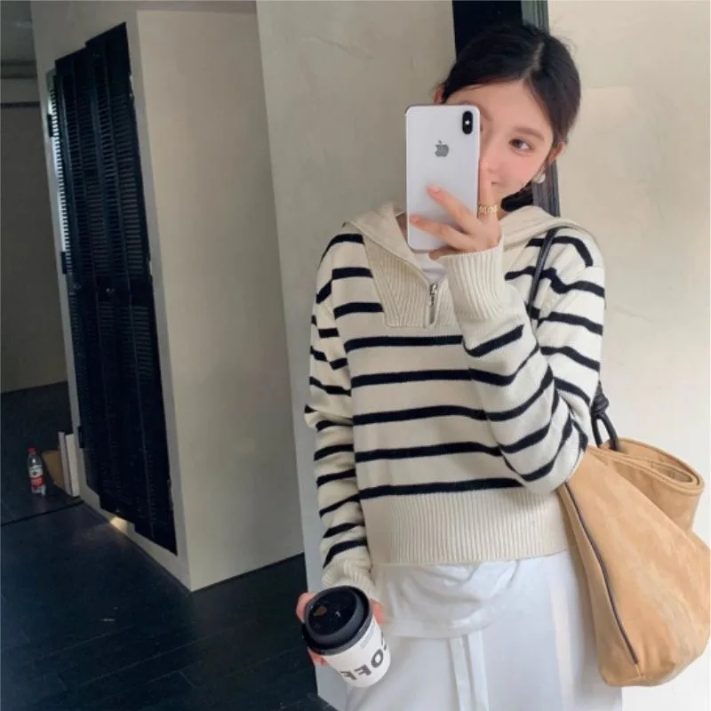 2025 Moda Mezza Cerniera Contrasto Maglione a righe Maglieria corta da donna Couverture Colletto Maglioni Lady Pullover Primavera Autunno