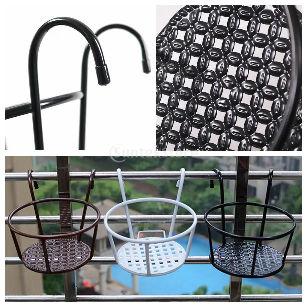 سلال معلقة حامل وعاء الزهور فوق مزارعي السياج المعدني للسكك الحديدية