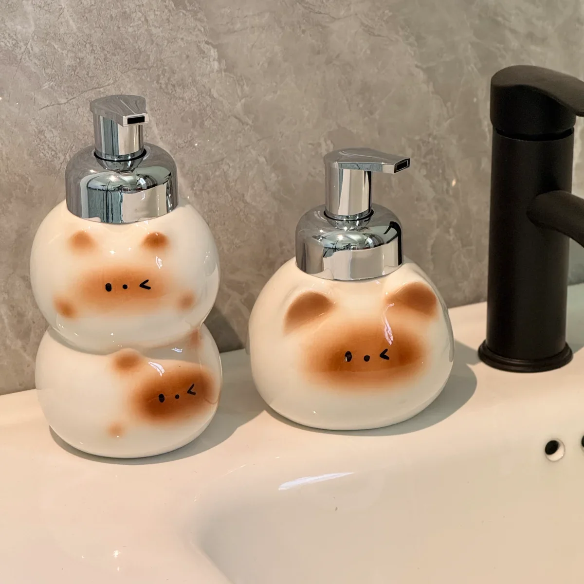 

lovely press bottle shampoo bath bottle soap dispenserhand sanitizer foam separately bottled bathroom counter