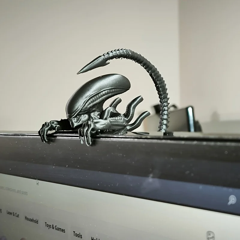 1 Piece Alien-Shaped Ornament That Can Lie on the Computer Screen, 3D Printed Alien Movie Figure Model, a Super Cool Desktop Decoration Statue for Home and Office