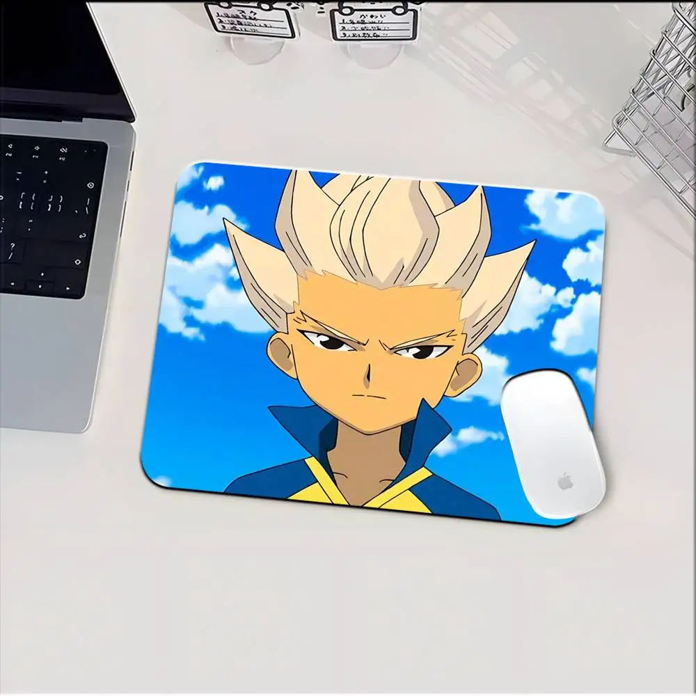 لوحة ماوس صغيرة من Anime Inazuma Eleven، وسادة كمبيوتر محمول مضادة للانزلاق
