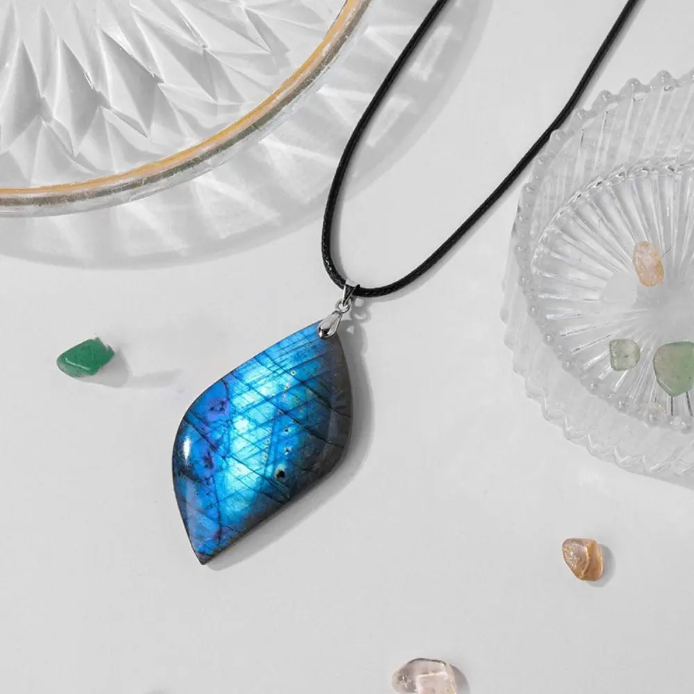 Stone Craft Natural Labradorite Raw Stone Polishing Geometric Shape Crystal Labradorite Pendent Exquisite Natural Training Stone