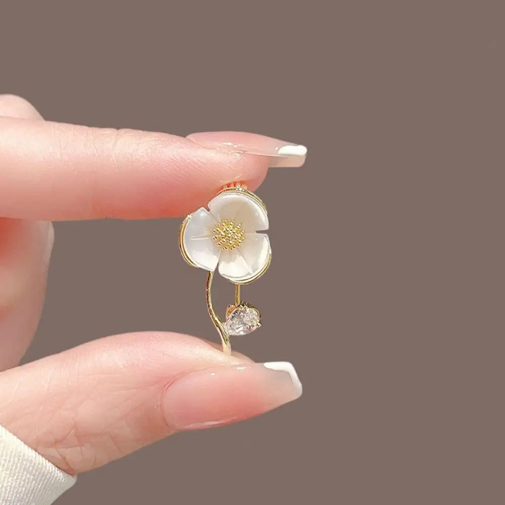 Flower Brooch Lapel Pin Flower Stem Brooch Pin Shell Petal Mini Accessory for V-neck Collars Scarves Cardigans Elegant Spring