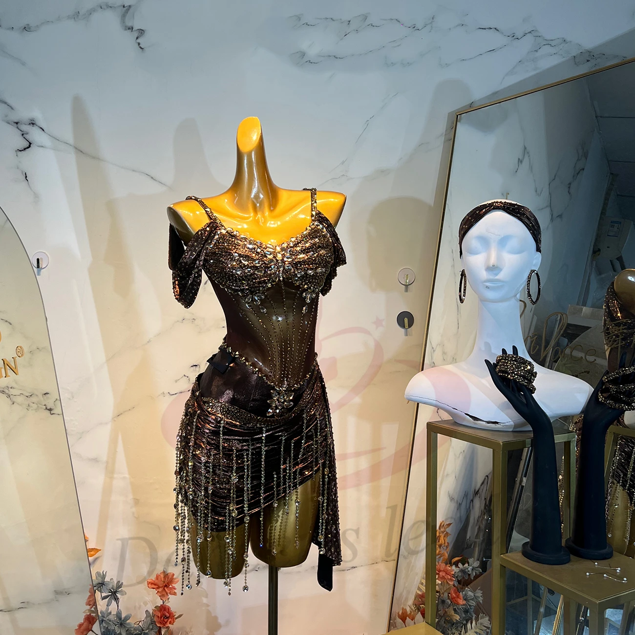 

Костюм для латинских танцев AB Stone для женщин, взрослых и детей, элитное платье для выступлений в стиле ретро с цветной подвеской и кисточкой для самбы