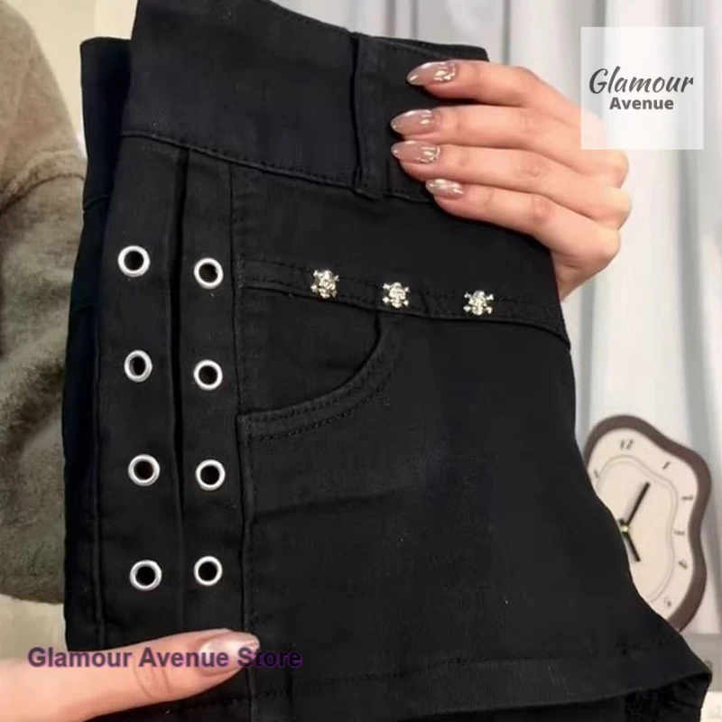 التصميم الأمريكي الشعور الأسود ليو دينغ التوابل فتاة ضيق حقيبة الورك الجينز قصيرة جدا الإناث رقيقة منخفضة الخصر السراويل الساخنة لارتداء خارج.