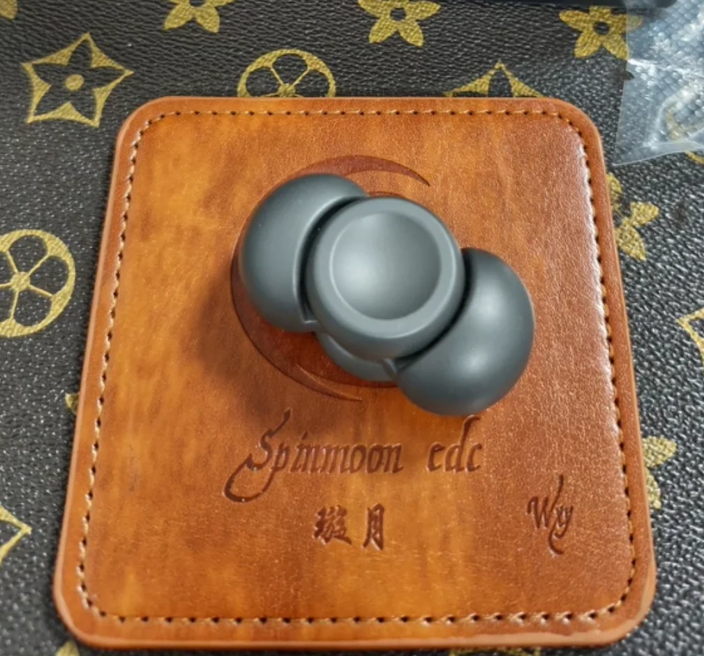 Used EDC Xie Kang - Two-page Egg Egg Gyro Love Nugget Titanium Polishing spinner Fingertip gyroscope Decompression toys