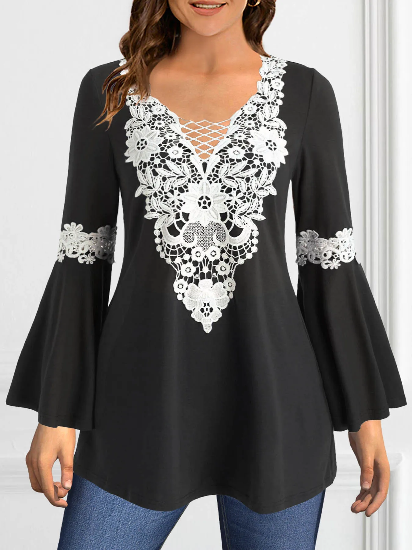 

Women Plus Size Lace Patchwork T Shirt Long Sleeve V-Neck Flare Sleeve Casual Elegant Pleated A-Line Autumn Long Sleeve Tee Tops