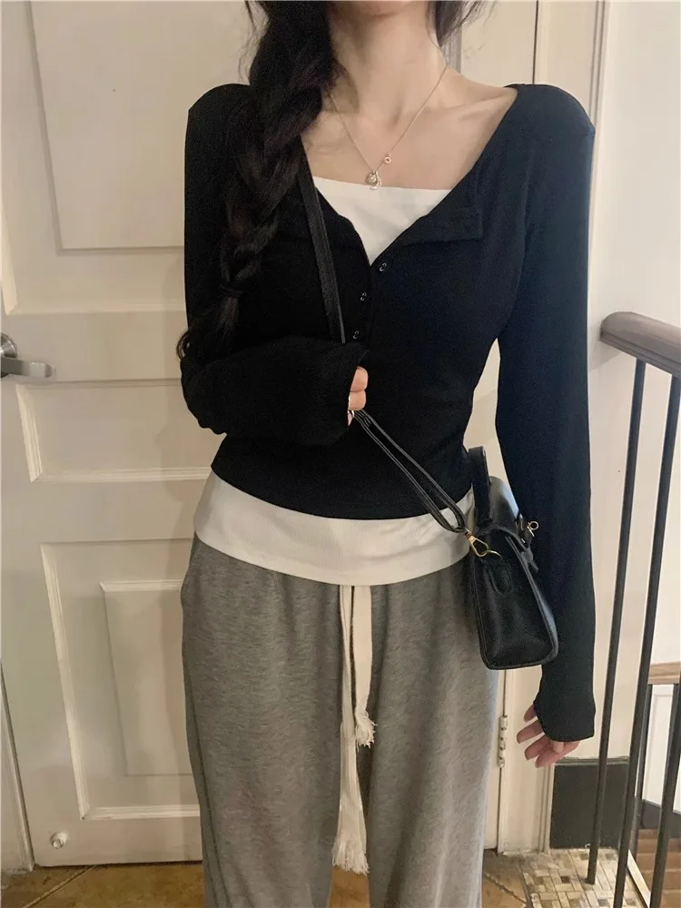 スリムフィット半袖Tシャツレディース長袖ショートスタイル秋シーズンデザインセンスパッチワークフェイクツーピーストップ