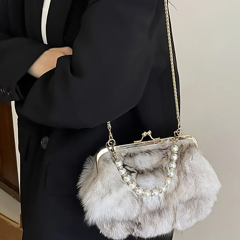 Winter New Plush Clip-style Bags 2025 Fashion Large Capacity Chain Crossbody Bag Women's Commute Versatile Shoulder Bags