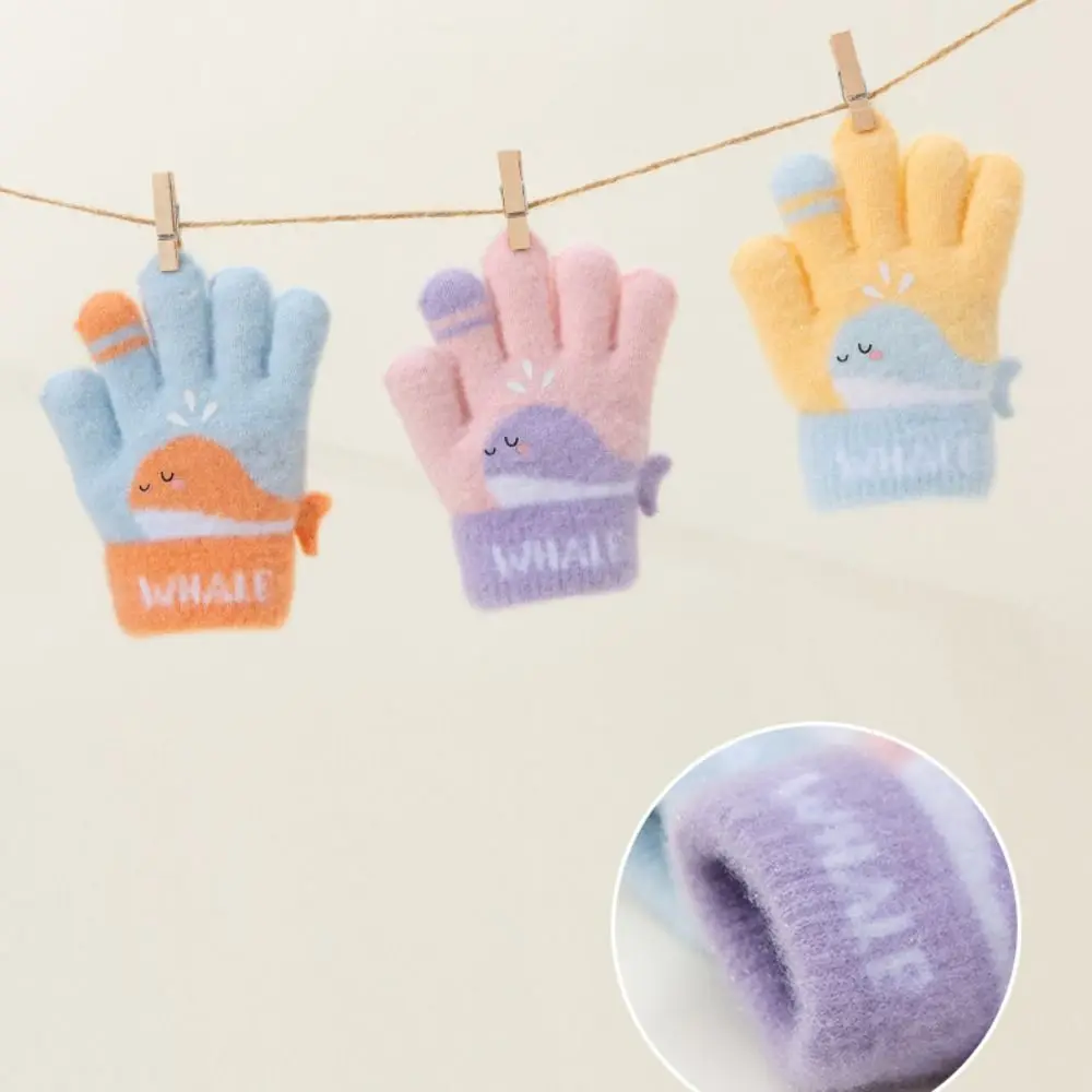 

Зимние вязаные перчатки с милым китом из мультфильма для детей 3-6 лет, эластичные перчатки с пятью пальцами, милые теплые плюшевые детские перчатки для мальчиков и девочек