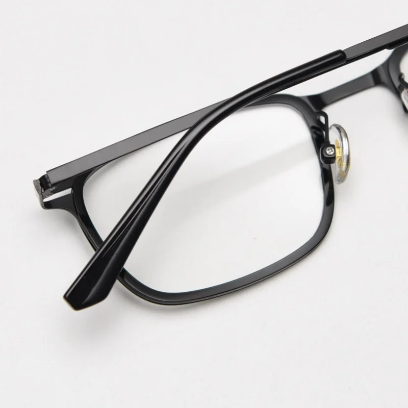 جديد خفيف ونحيف من التيتانيوم مصمم فاخر لرجال الأعمال والنساء بحافة نظارات قصر النظر بدرجة قابلة للتكوين