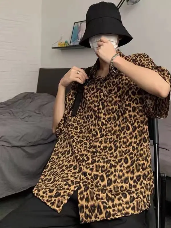 

Мужская свободная футболка с принтом в стиле Харадзюку, летняя повседневная, с леопардовым принтом, для пар, с откидным воротником