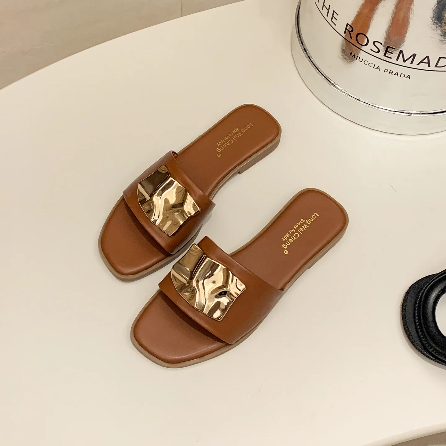

Women's Summer Fashion Metal Buckle Beach Sandals and Slippers Plus Size Women's Shoes with One Shoulder Portable Small Bag.