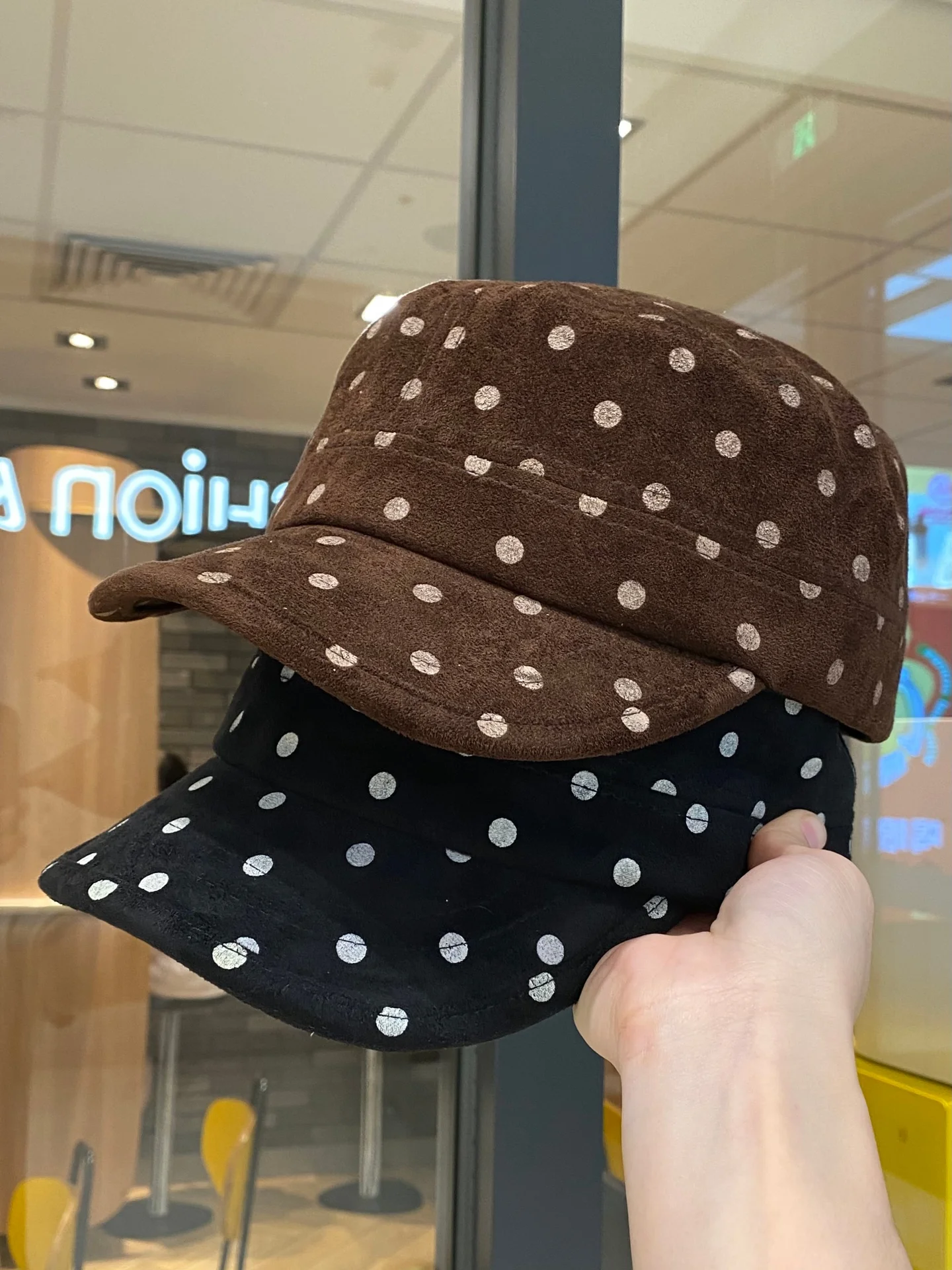 retro-polka-dot-suede-flat-top-riding-hat-women's-autumn-winter-duckbill-beret-cap-face-slimming-versatile-fashionable-hat