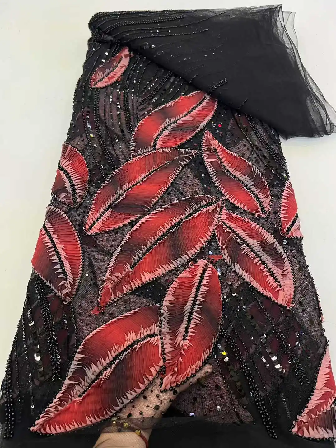 

New Luxury Nigerian African Heavy Beaded Sequins Mesh Lace 2025 French Net Lace Fabric Sewing Embroidery Lace Tulle Lace Faabri